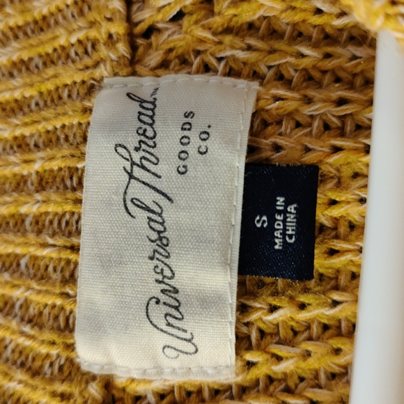 Gold sweater - Picture 2 of 2